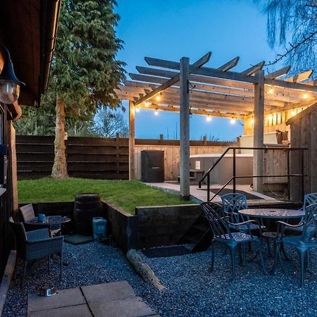 Rowanlea Lodge With Hot Tub Marykirk Exterior photo