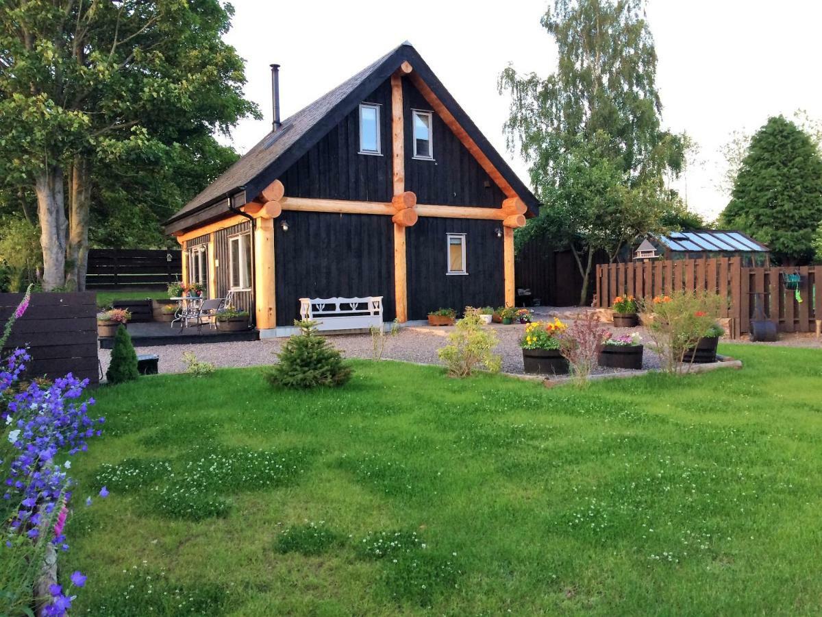 Rowanlea Lodge With Hot Tub Marykirk Exterior photo