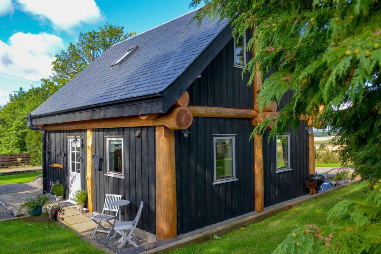 Rowanlea Lodge With Hot Tub Marykirk Exterior photo